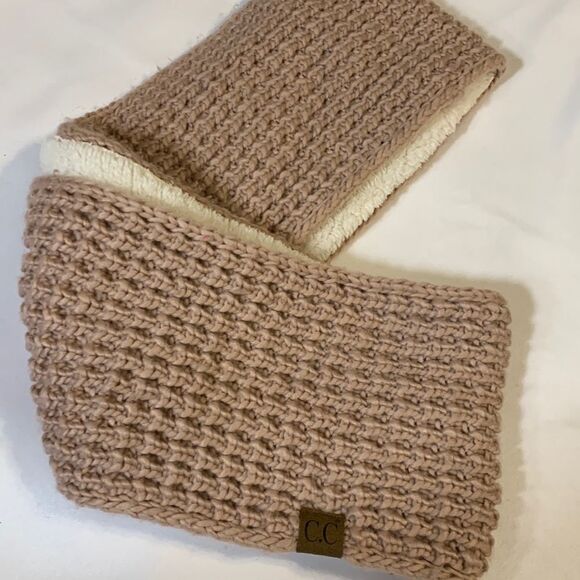 C.C Exclusives crocheted scarf with faux fur lining - Picture 1 of 7